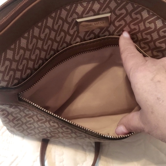 :Nine West Crossbody Bag, Neutral Colors, Like New!I have 2 of these - Picture 7 of 9